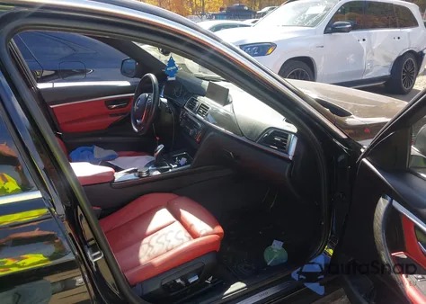 2018 BMW 330I xDrive z USA, uszkodzony, nr VIN WBA8D9C59JA608000